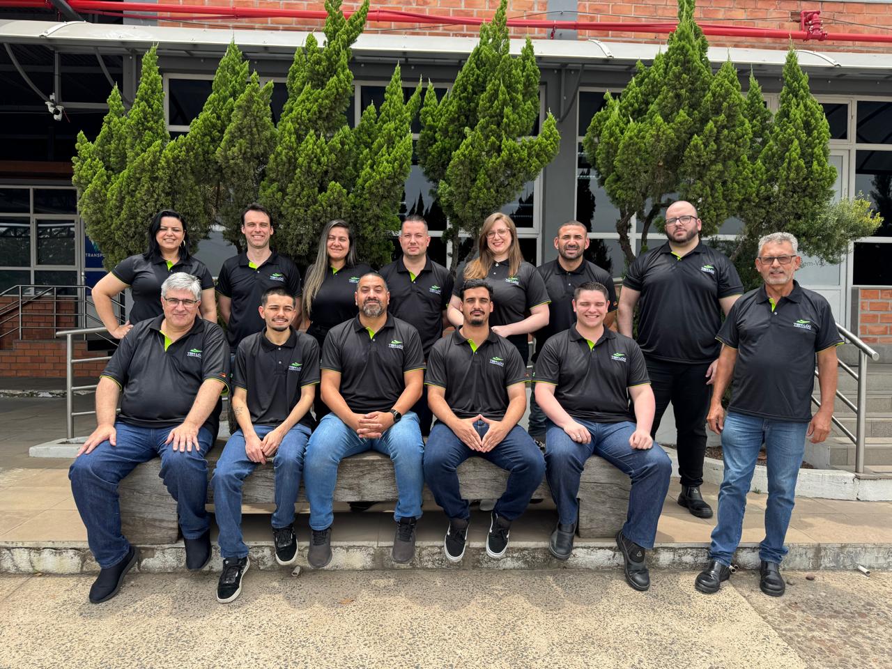 Equipe completa de colaboradores tbm log